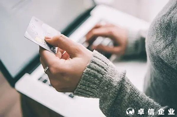 為什么香港銀行開戶時(shí)附帶金融產(chǎn)品？